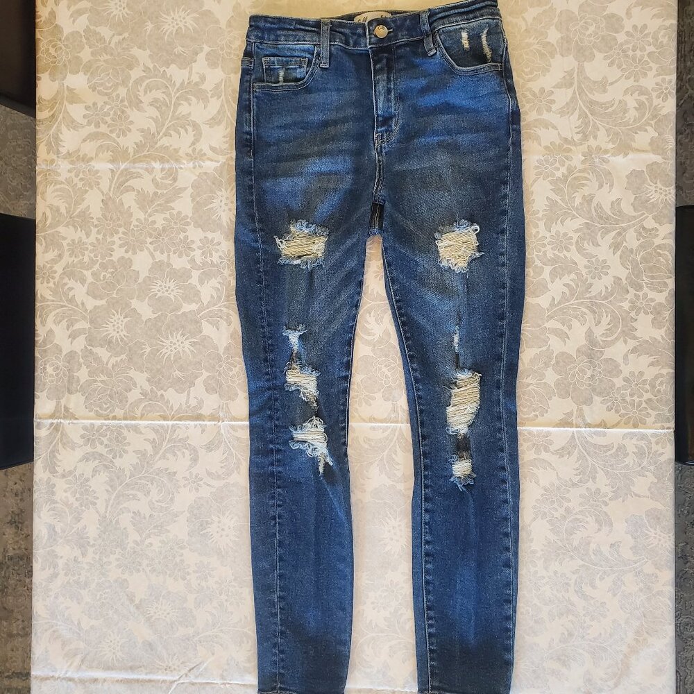 Junior's / Women's Cello Distressed Size 5 / 27 Skinny Leg